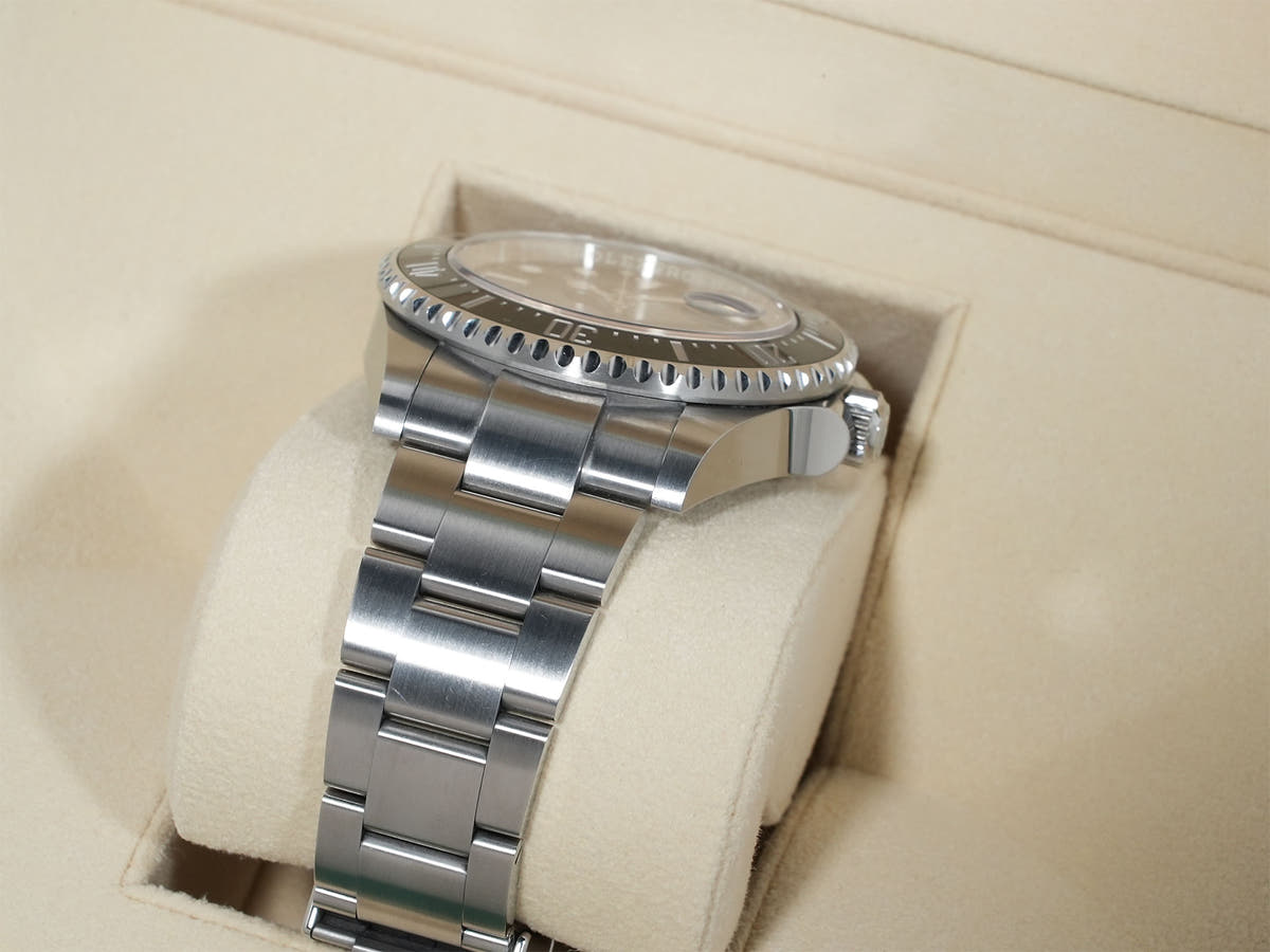 ロレックス シードゥエラー Ref.126600 SS ブラック文字盤 美中古 b64937yo