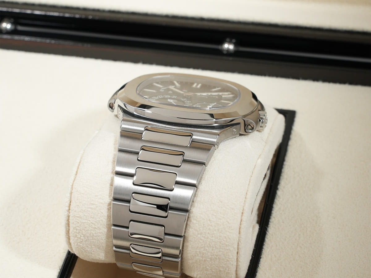 パテックフィリップ ノーチラス プチコンプリケーション Ref.5712/1A-001 ブルー文字盤 美品 rrup4c3q