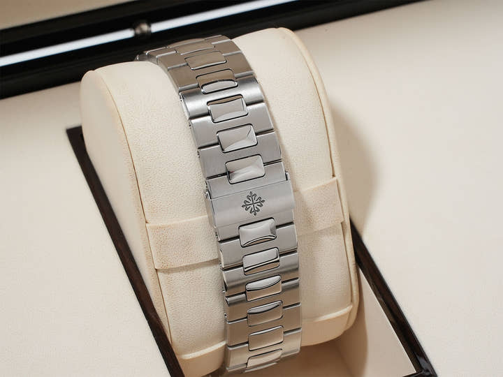 パテックフィリップ ノーチラス Ref.5711/1A-001 ステンレススチール ブルー文字盤