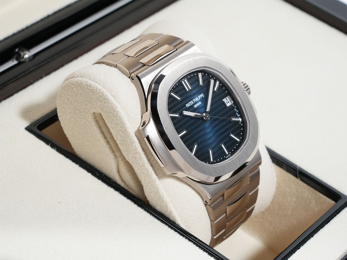 パテックフィリップ ノーチラス Ref.5811/1G-001 ブルー・ソレイユ文字盤 美品 8usbizmo