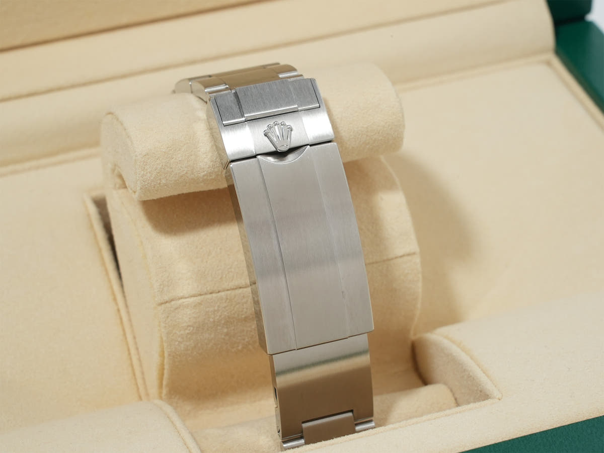 ロレックス シードゥエラー Ref.126600 ブラック文字盤 中古 6uuw8t2r