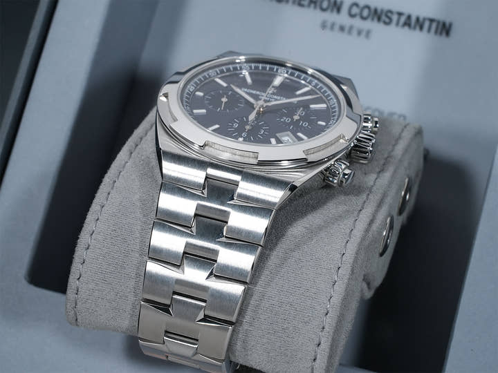 ヴァシュロンコンスタンタン オーヴァーシーズ クロノグラフ Ref.5520V/210A-B148 SS ブルー文字盤 美品 neheco8v