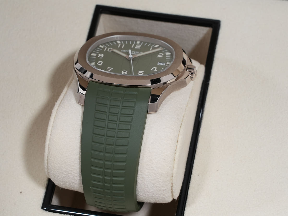 パテックフィリップ アクアノート Ref.5168G-010 18KWG カーキグリーン文字盤 中古 2yq35c3p