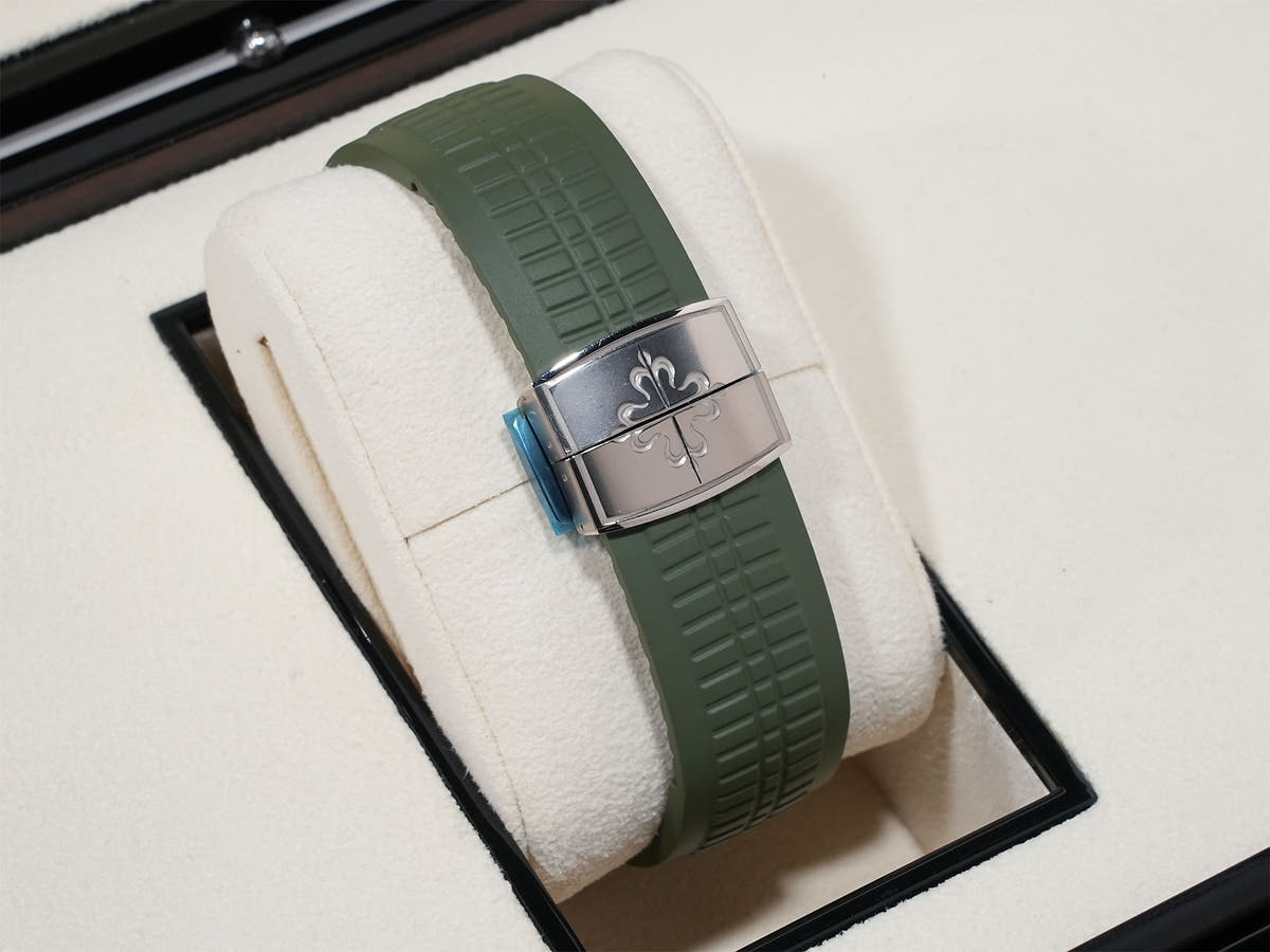 パテックフィリップ アクアノート Ref.5168G-010 18KWG カーキグリーン文字盤 中古 2yq35c3p