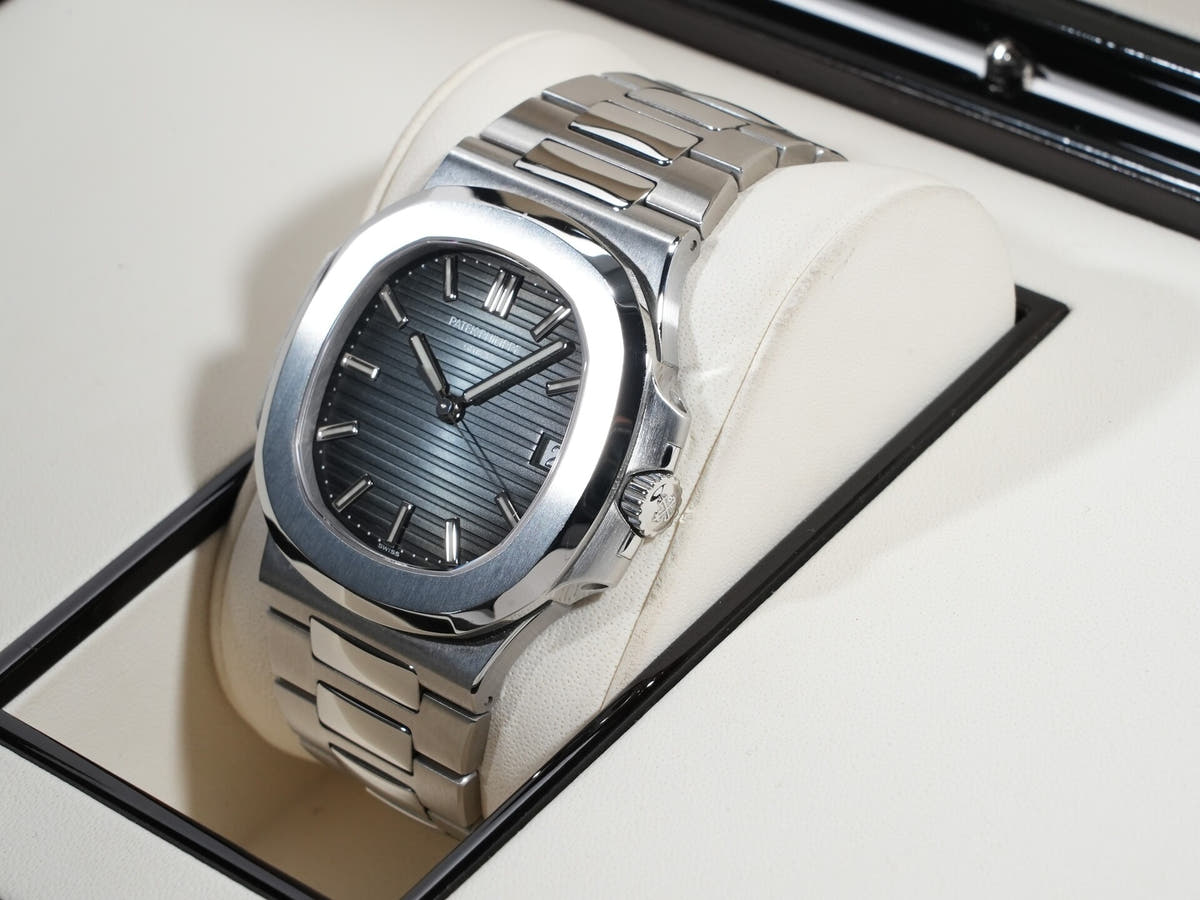 パテックフィリップ ノーチラス Ref.5711/1A-010 SS ブルー文字盤 中古 5ymwwgwy
