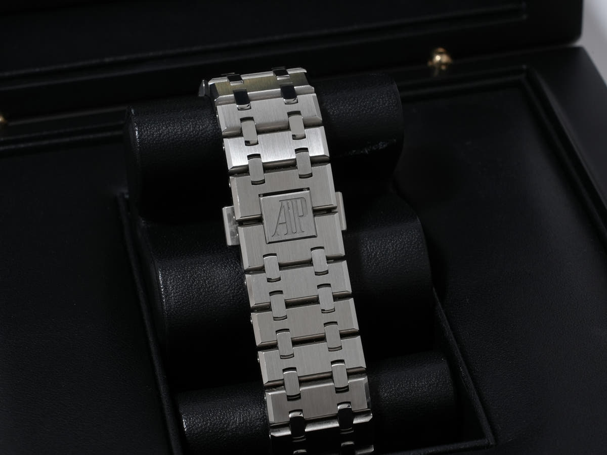 オーデマピゲ ロイヤルオーク クロノグラフ Ref.26331ST.OO.1220ST.03 シルバー文字盤 中古 gd6p44de