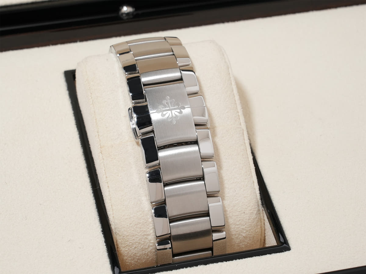 パテックフィリップ アニュアルカレンダー クロノグラフ Ref.5905/1A-001 オリーブグリーン ソレイユ文字盤 中古 jrz2cbt9