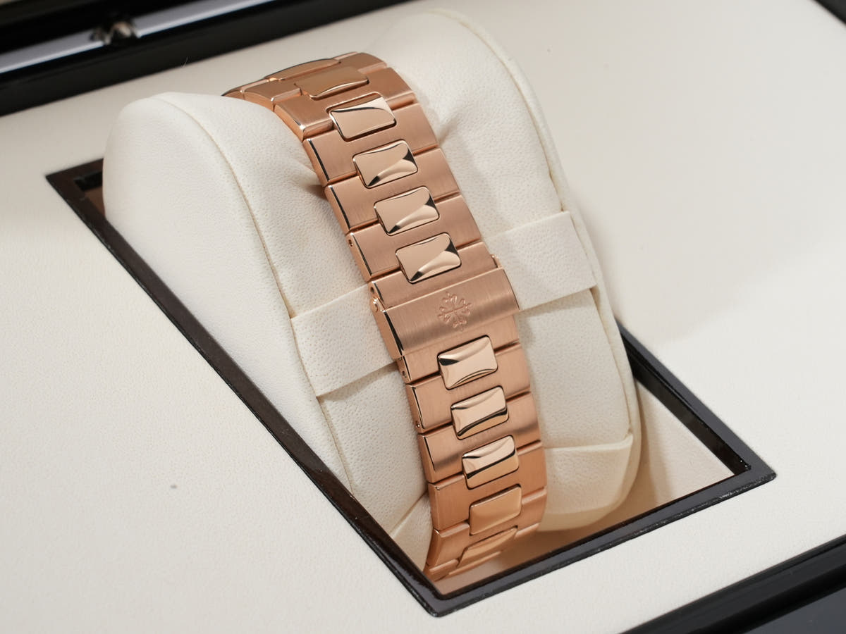 パテックフィリップ ノーチラス クロノグラフ Ref.5980/1R-001 18KRG ブラックグラデーション文字盤 美中古 cigvhqvd