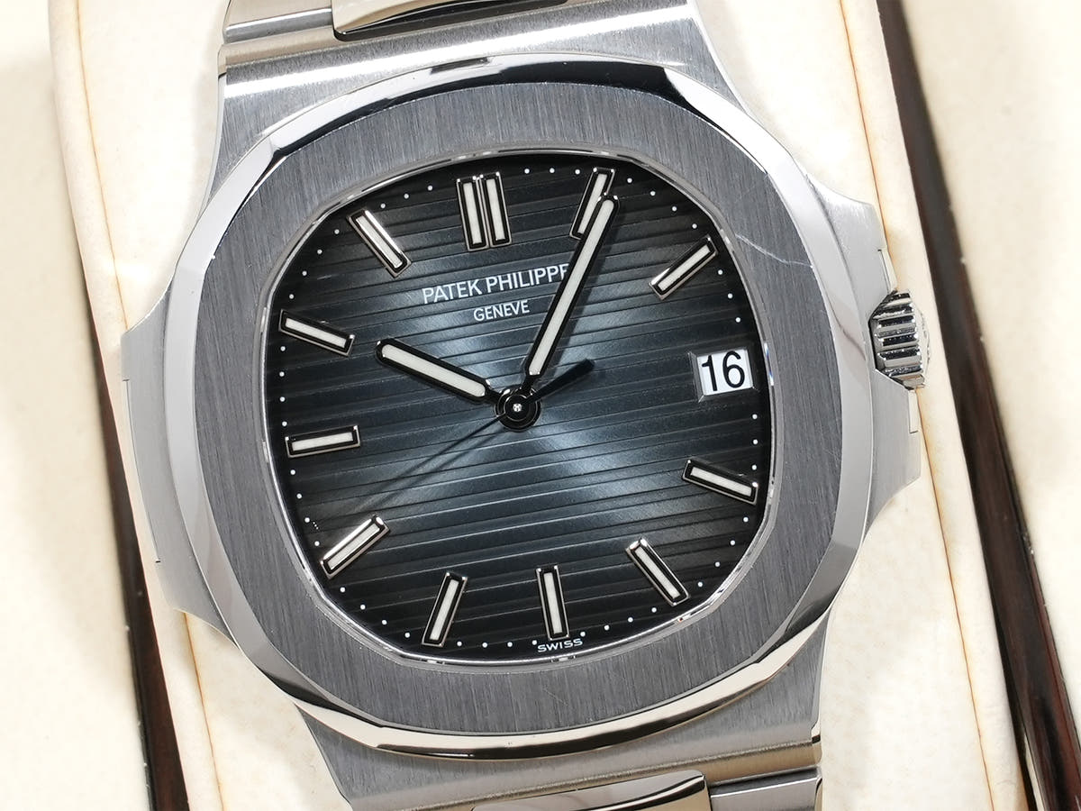 パテックフィリップ ノーチラス Ref.5711/1A-010 ブルー文字盤 美中古 r5hsnkjt