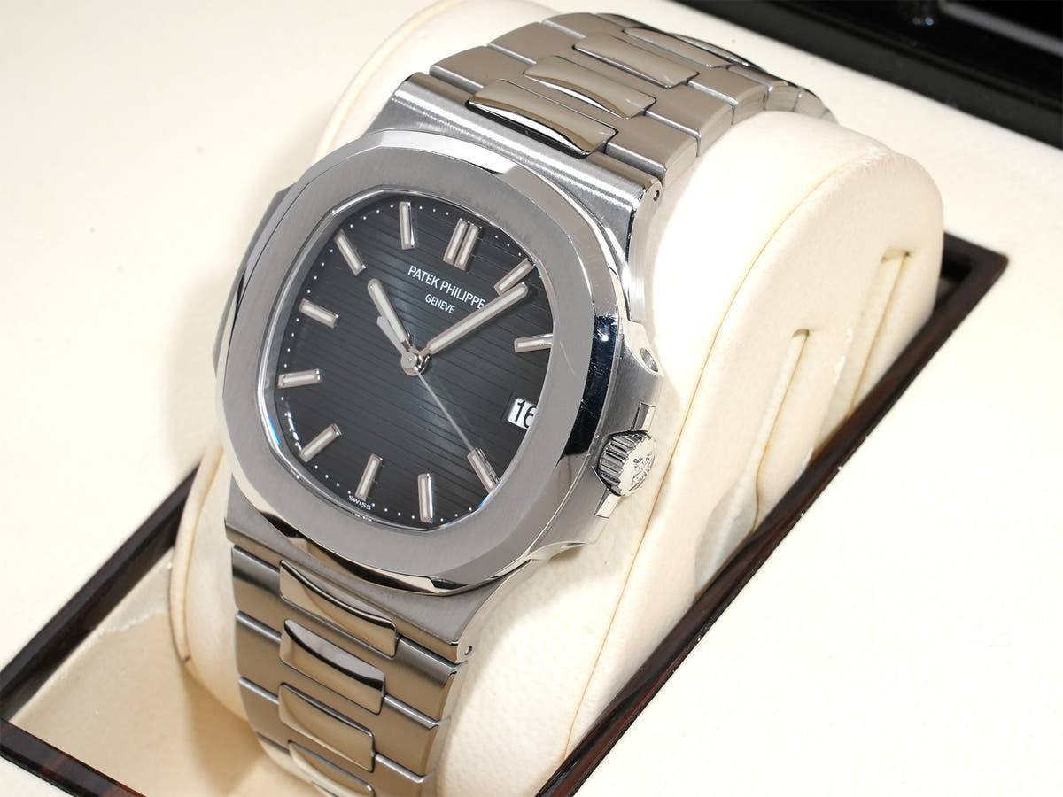 パテックフィリップ ノーチラス Ref.5711/1A-010 ブルー文字盤 美中古 r5hsnkjt