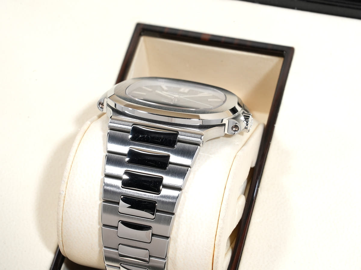 パテックフィリップ ノーチラス Ref.5711/1A-010 ブルー文字盤 美中古 r5hsnkjt