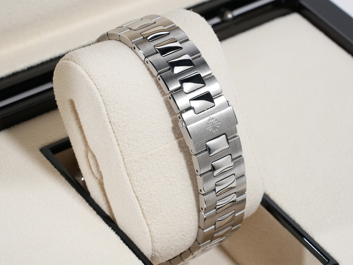 パテックフィリップ ノーチラス トラベルタイム クロノグラフ Ref.5990/1A-001 SS ブラックグラデーション文字盤 美中古 c5rouhhc
