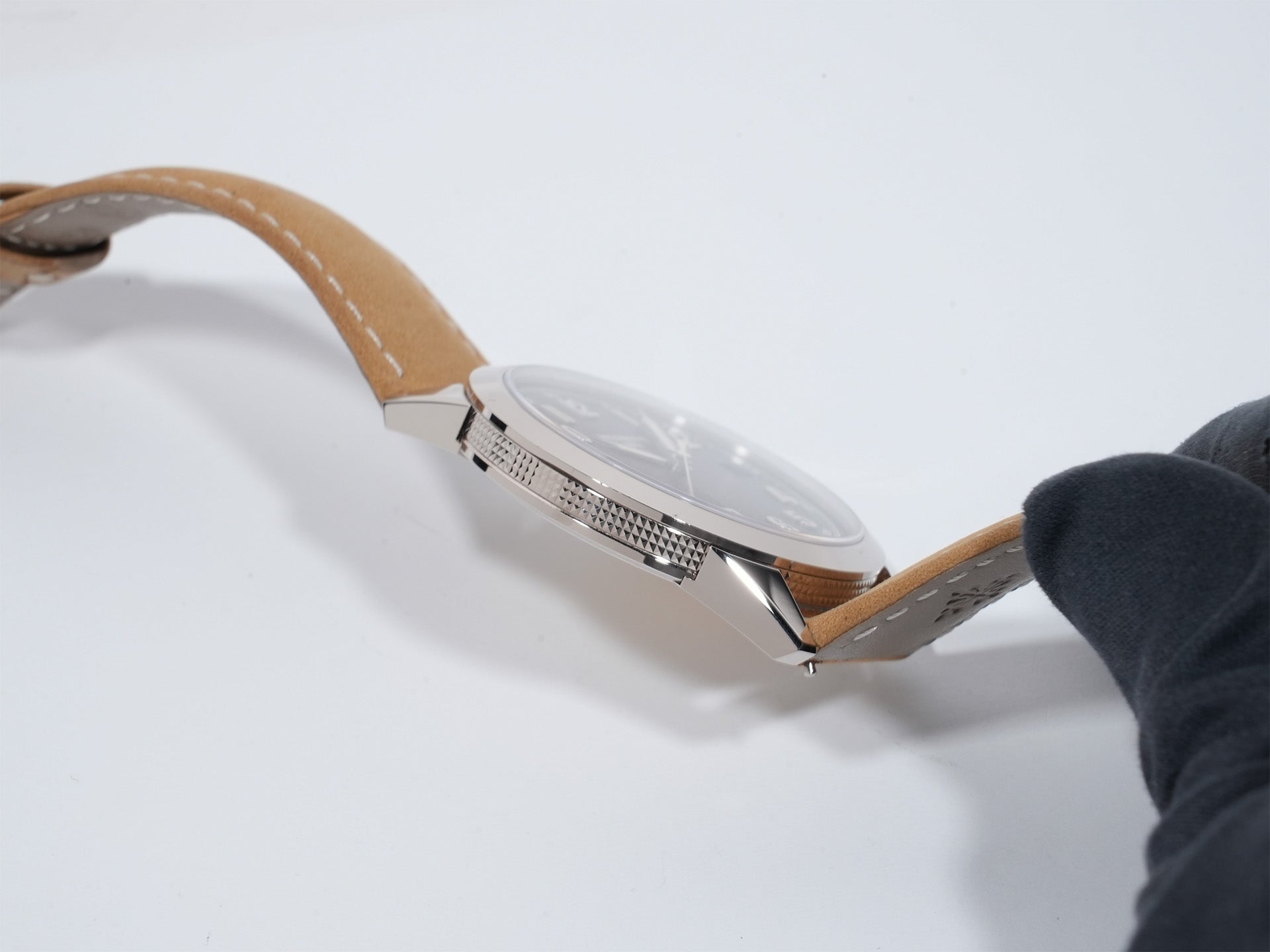パテックフィリップ カラトラバ Ref.5226G-001 ブラックグラデーションのテクスチャード ラック アントラサイト文字盤 中古 5b3x6d6r