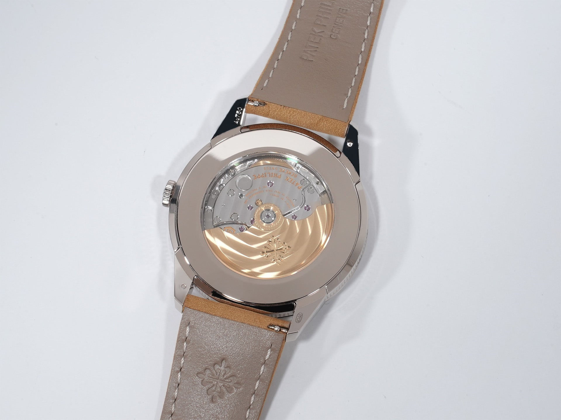 パテックフィリップ カラトラバ Ref.5226G-001 ブラックグラデーションのテクスチャード ラック アントラサイト文字盤 中古 5b3x6d6r