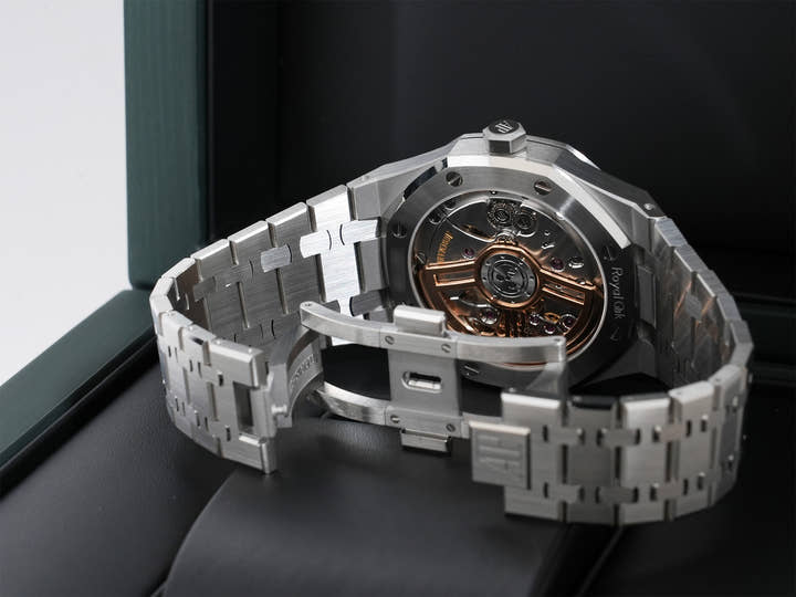 Audemars Piguet Royal Oak Ref. 15510ST.OO.1320ST.09 Stainless Steel Khaki Green Dial