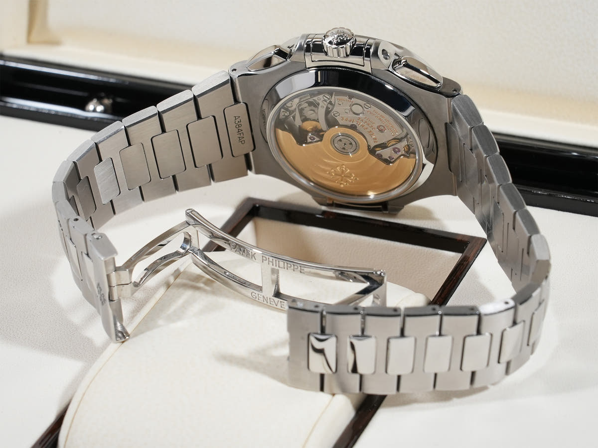 パテックフィリップ ノーチラス クロノグラフ Ref.5980/1A-019 SS ホワイト文字盤 中古 8gqezmiv