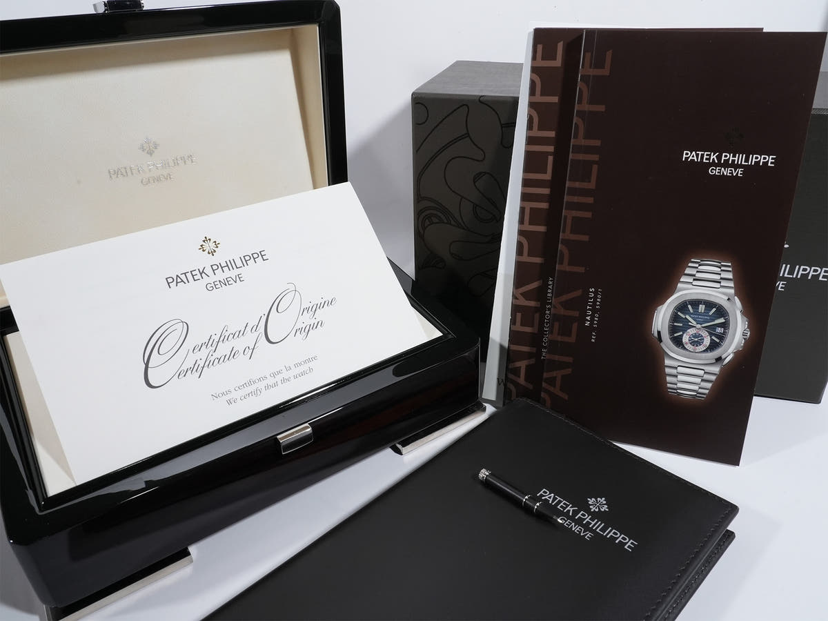 パテックフィリップ ノーチラス クロノグラフ Ref.5980/1A-019 SS ホワイト文字盤 中古 8gqezmiv
