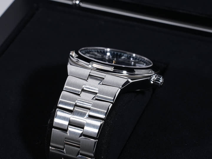 ヴァシュロンコンスタンタン オーヴァーシーズ Ref.4500V/110A-B128 SS ブルー文字盤 美品 ycvgmgh2
