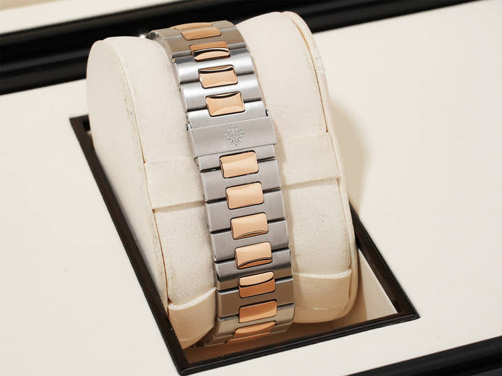 パテックフィリップ ノーチラス クロノグラフ Ref.5980/1AR-001 ステンレススチール/ローズゴールド ブルー文字盤