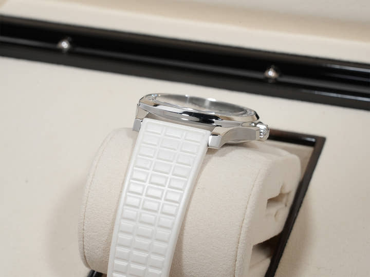パテックフィリップ アクアノート ルーチェ Ref.5067A-024 ステンレススチール グリッターホワイト文字盤