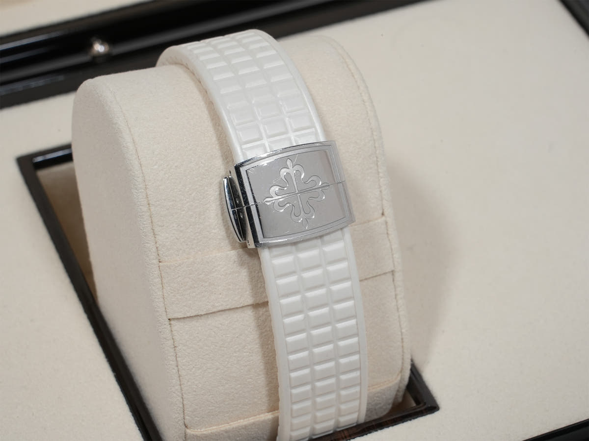 Patek Philippe Aquanaut Luce Ref.5067A-024 Glitter White Dial Used gnqrn6ew