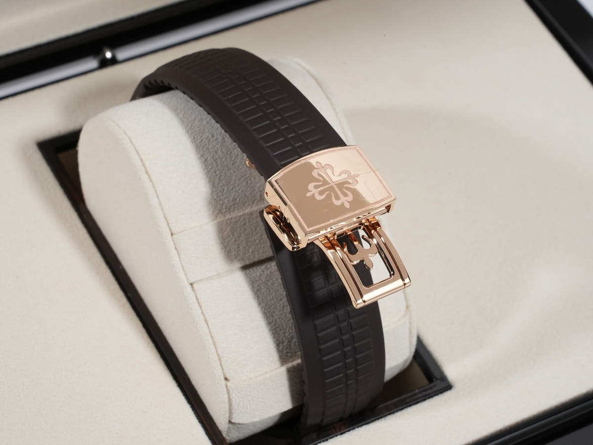 パテックフィリップ アクアノート Ref.5164R-001 ブラウン エンボス文字盤 中古 siu5626d
