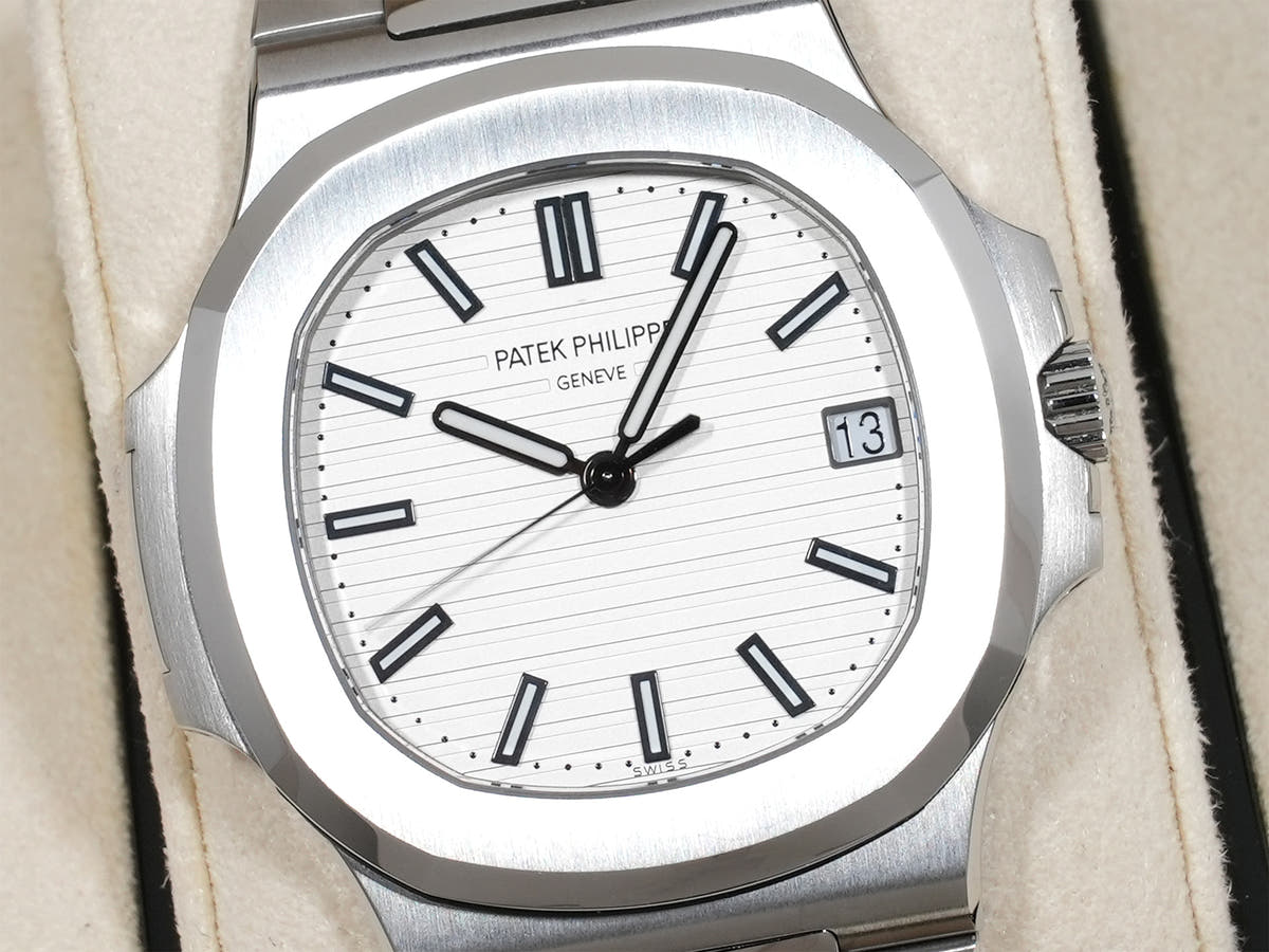 パテックフィリップ ノーチラス Ref.5711/1A-011 SS ホワイト文字盤 美中古 6y5va3sp
