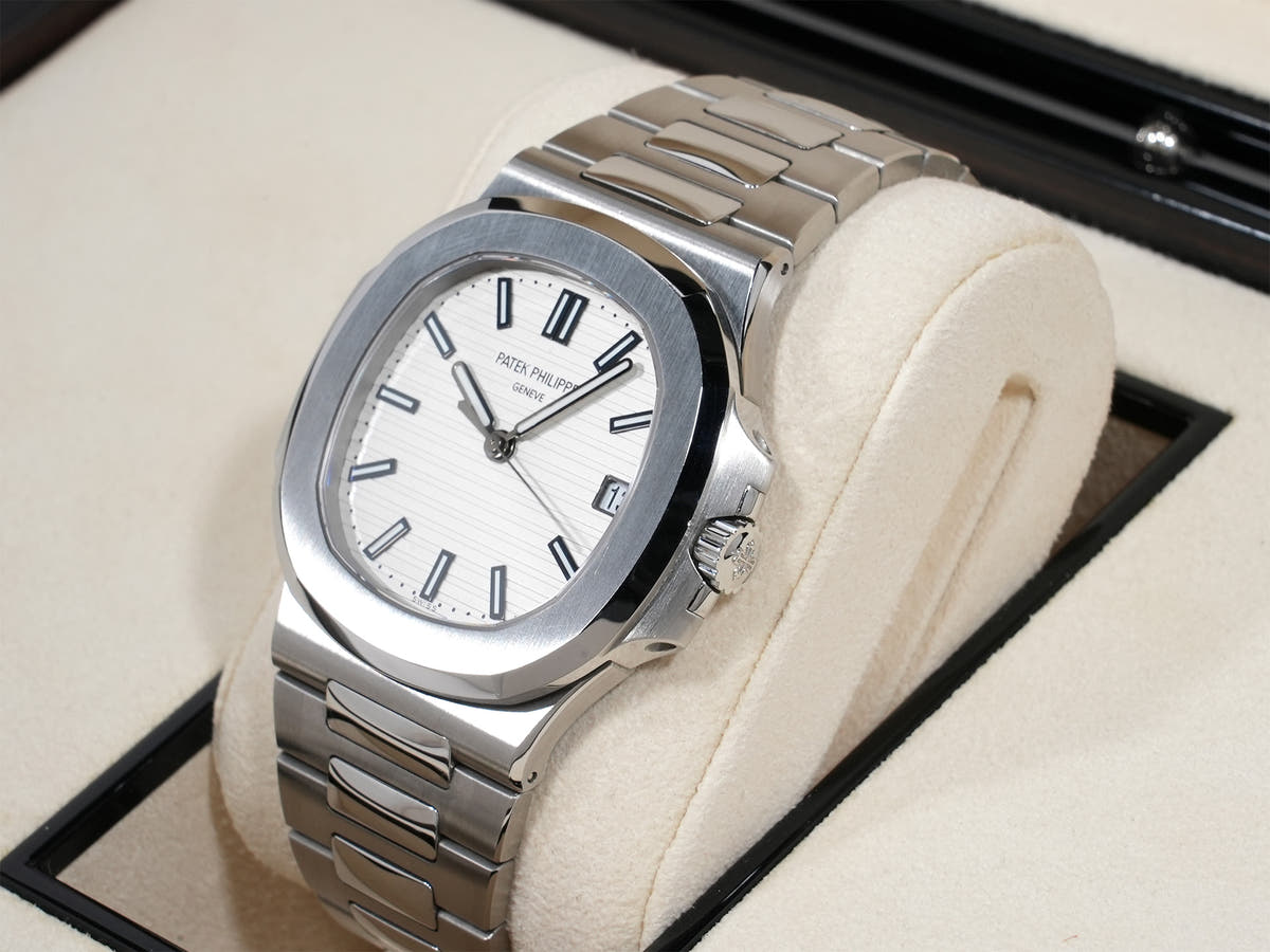 パテックフィリップ ノーチラス Ref.5711/1A-011 SS ホワイト文字盤 美中古 6y5va3sp