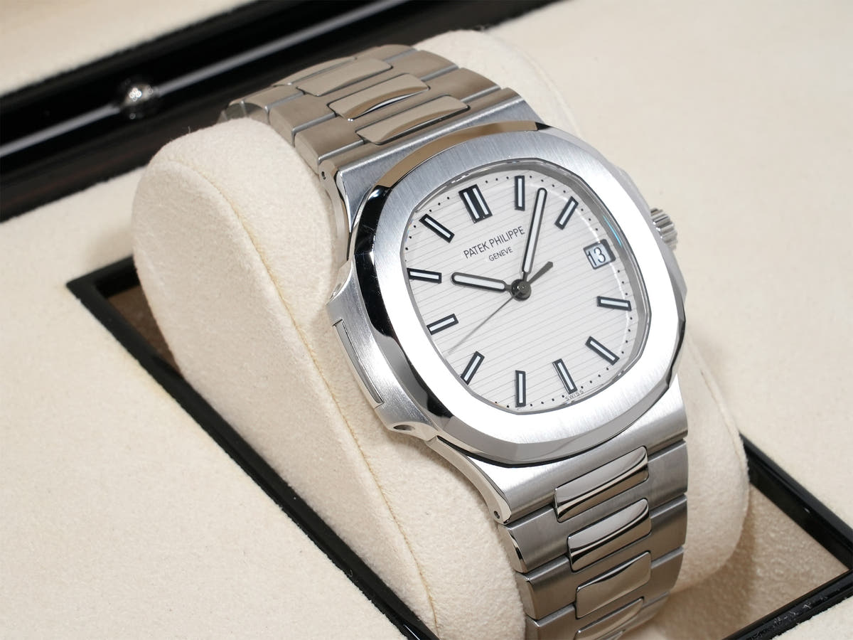 パテックフィリップ ノーチラス Ref.5711/1A-011 SS ホワイト文字盤 美中古 6y5va3sp