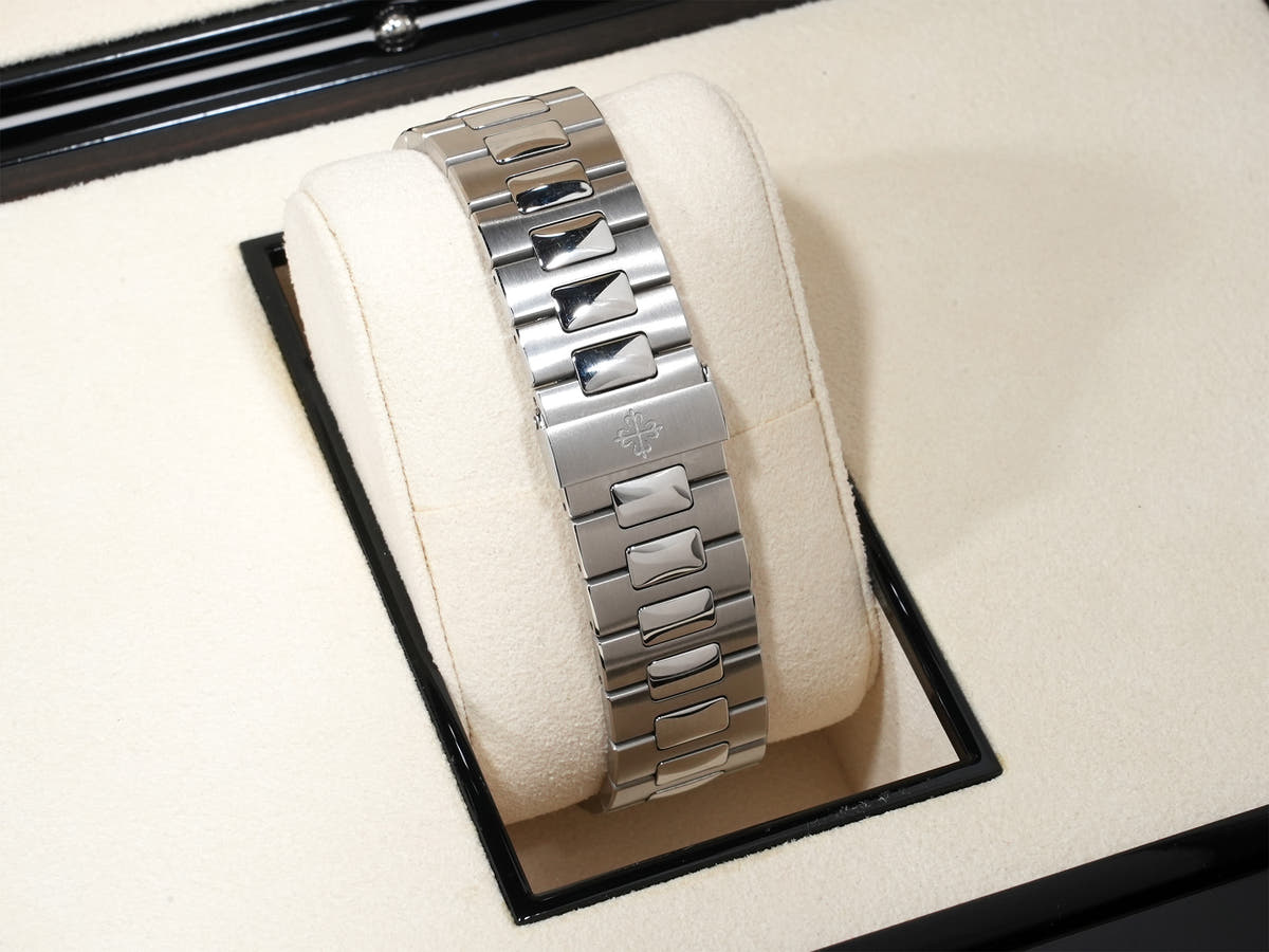 パテックフィリップ ノーチラス Ref.5711/1A-011 SS ホワイト文字盤 美中古 6y5va3sp