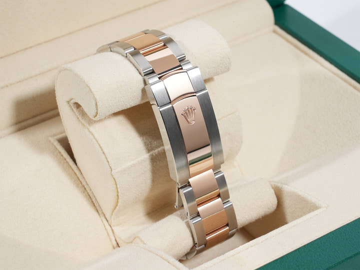 Rolex Datejust 36 Ref. 126201 Stainless Steel/Everose Gold White Mother-of-Pearl Dial with 10 Diamonds