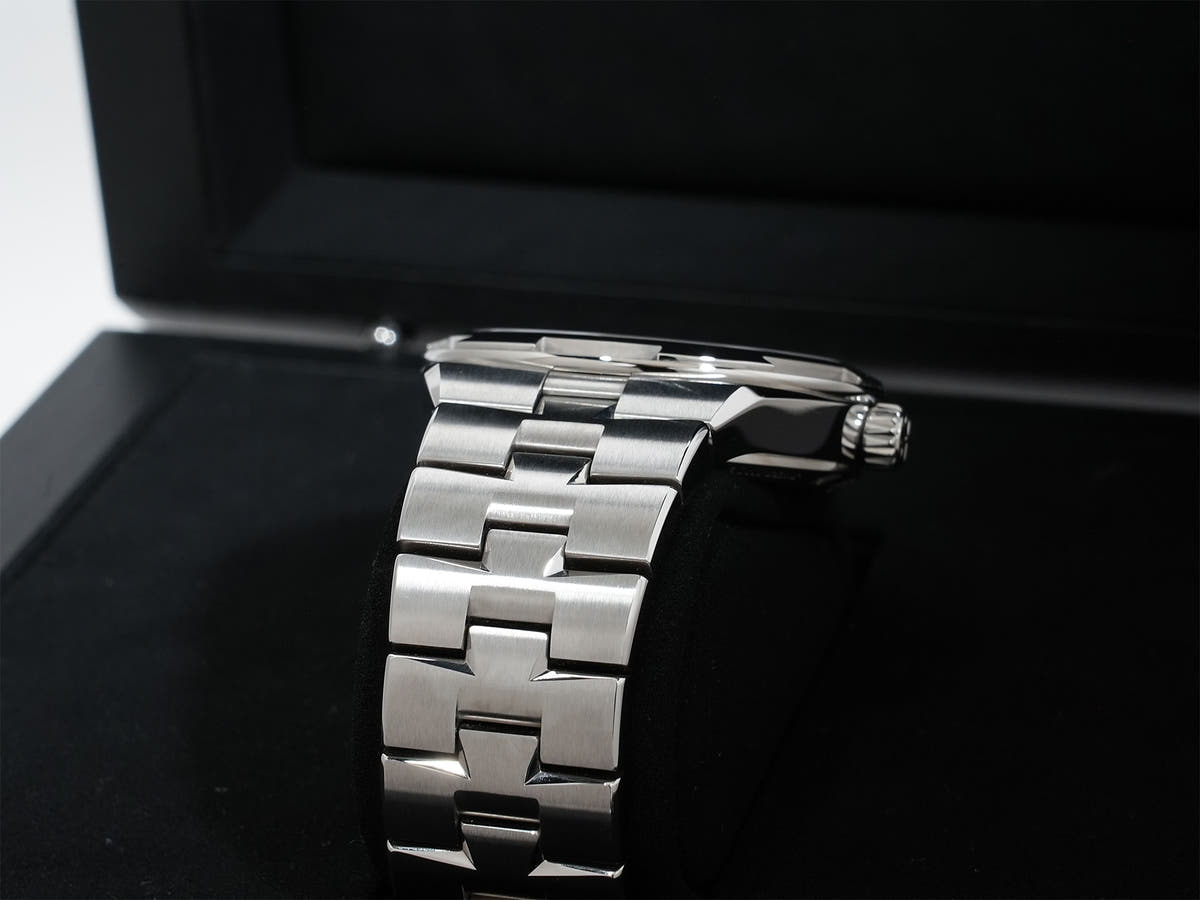 ヴァシュロンコンスタンタン オーヴァーシーズ Ref.4500V/110A-B483 SS ブラック文字盤 中古 aj29xmsn