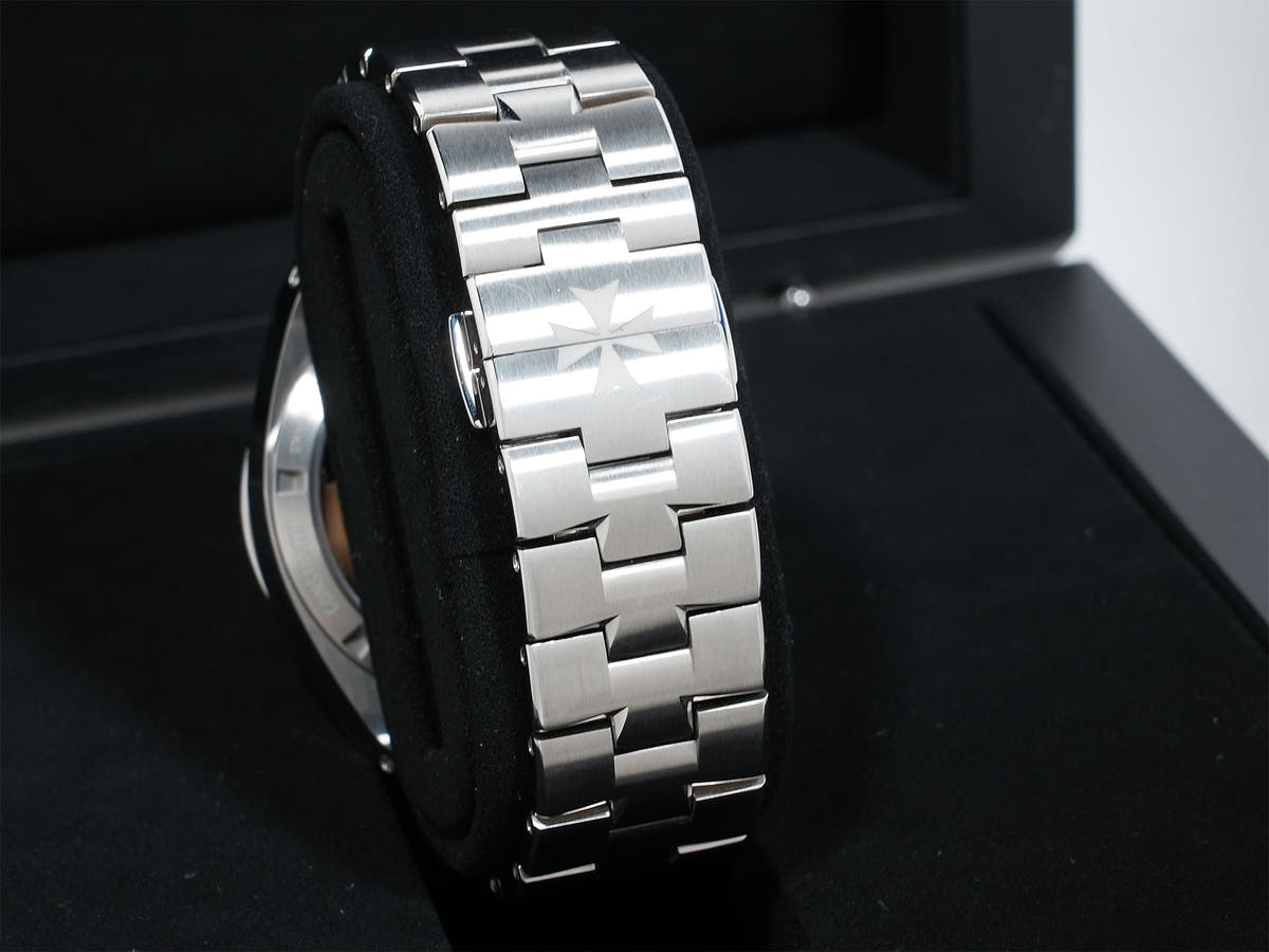 ヴァシュロンコンスタンタン オーヴァーシーズ Ref.4500V/110A-B483 SS ブラック文字盤 中古 aj29xmsn