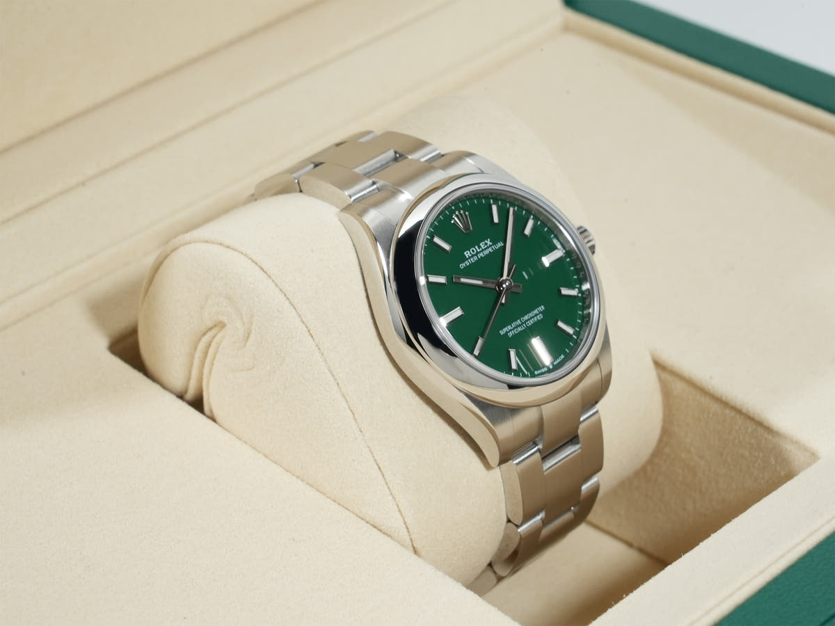 Rolex Oyster Perpetual 31 Ref.277200 SS Green Dial Unused px86h9yz