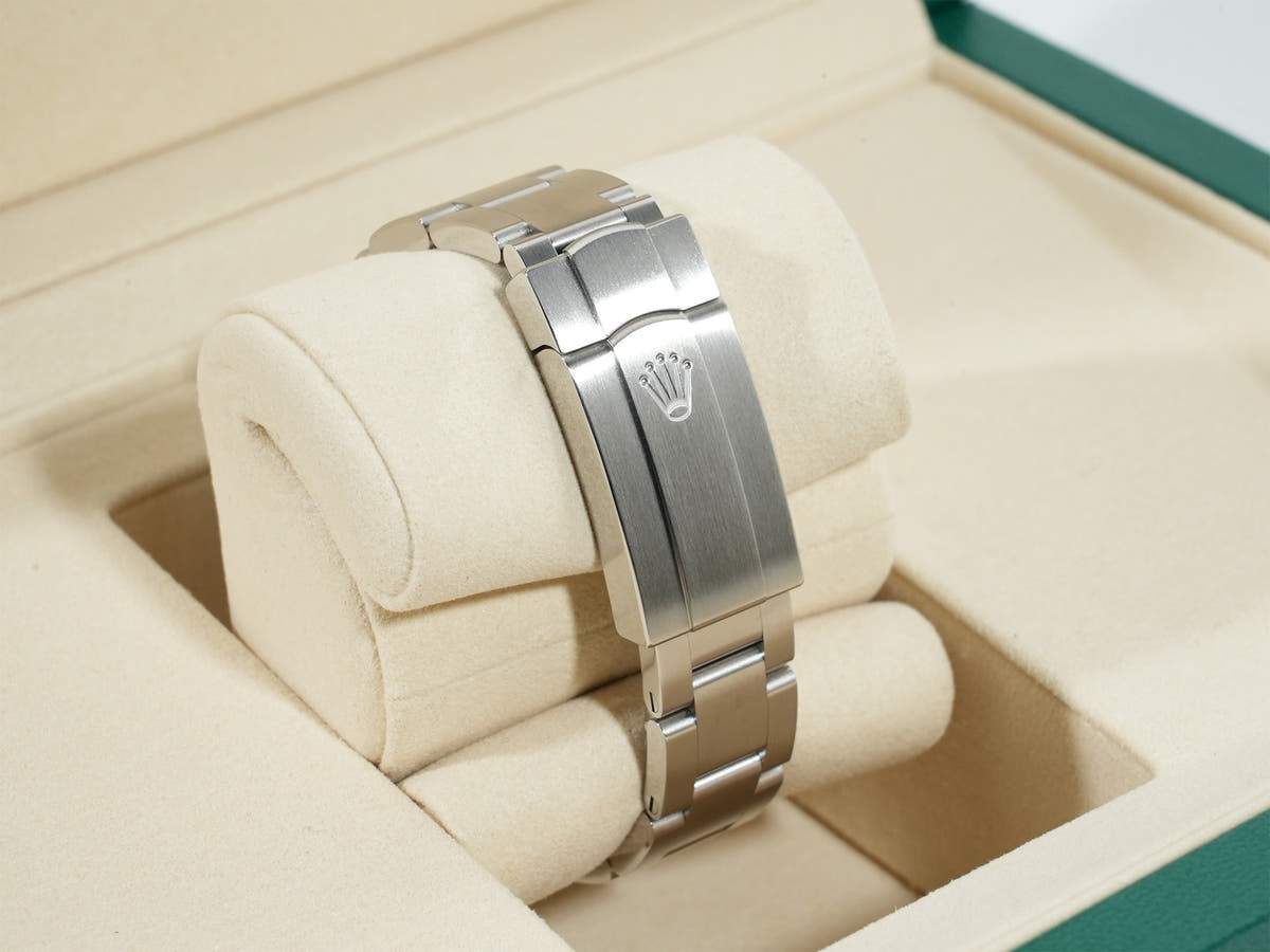 Rolex Oyster Perpetual 31 Ref.277200 SS Green Dial Unused px86h9yz