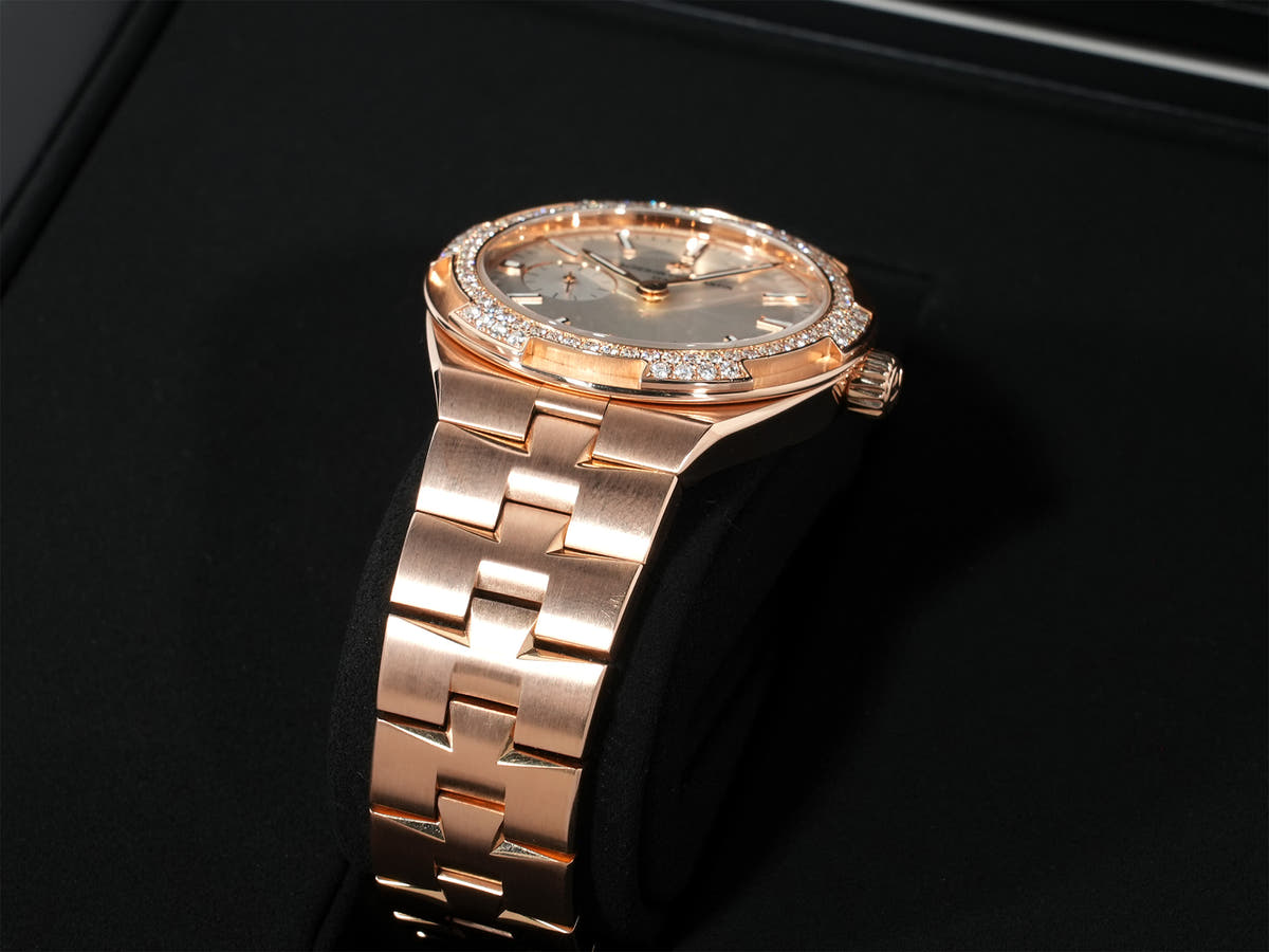 Vacheron Constantin Overseas Automatic Ref.2305V/100R-B077 18KPG Silver Dial Used 7yfj3bu2