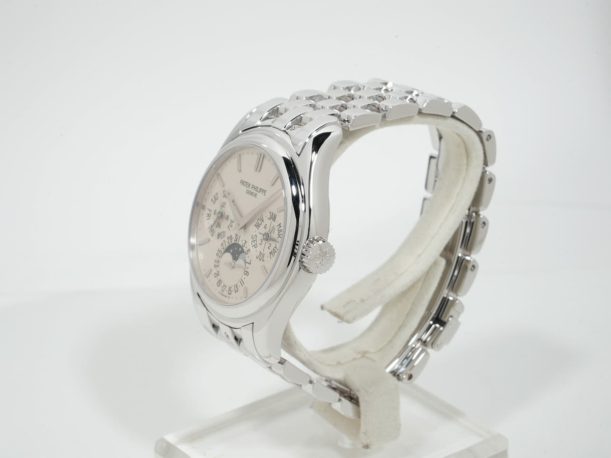 パテックフィリップ パーペチュアルカレンダー Ref.5136/1G-001 18KWG シルバー文字盤 中古 iwt3siuh