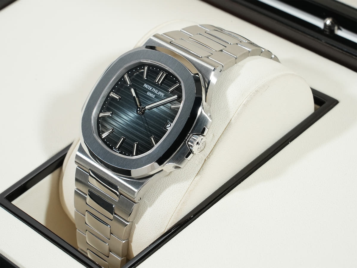 パテックフィリップ ノーチラス Ref.5711/1A-010 SS ブルー文字盤 中古 4o2b8pfr