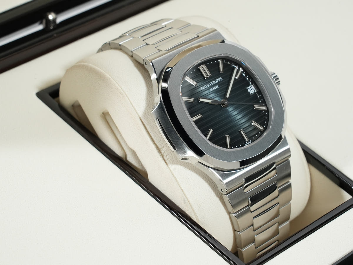 パテックフィリップ ノーチラス Ref.5711/1A-010 SS ブルー文字盤 中古 4o2b8pfr