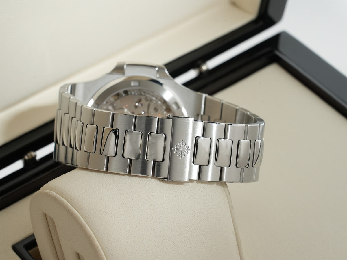 パテックフィリップ ノーチラス Ref.5711/1A-010 SS ブルー文字盤 中古 4o2b8pfr