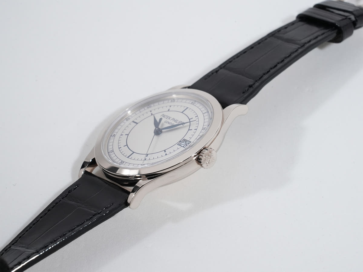 パテックフィリップ カラトラバ Ref.5296G-001 18KWG シルバー文字盤 中古 6b4gkaea