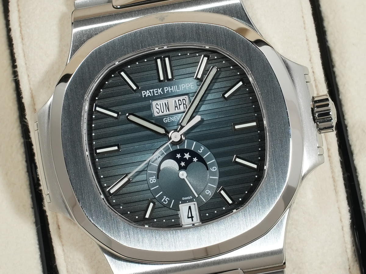 パテックフィリップ ノーチラス アニュアルカレンダー ムーンフェイズ Ref.5726/1A-014 SS ブルー、ブラックグラデーション文字盤 美品 vvwcq2m3