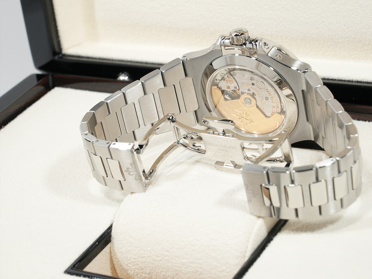 パテックフィリップ ノーチラス アニュアルカレンダー ムーンフェイズ Ref.5726/1A-014 SS ブルー、ブラックグラデーション文字盤 美品 vvwcq2m3