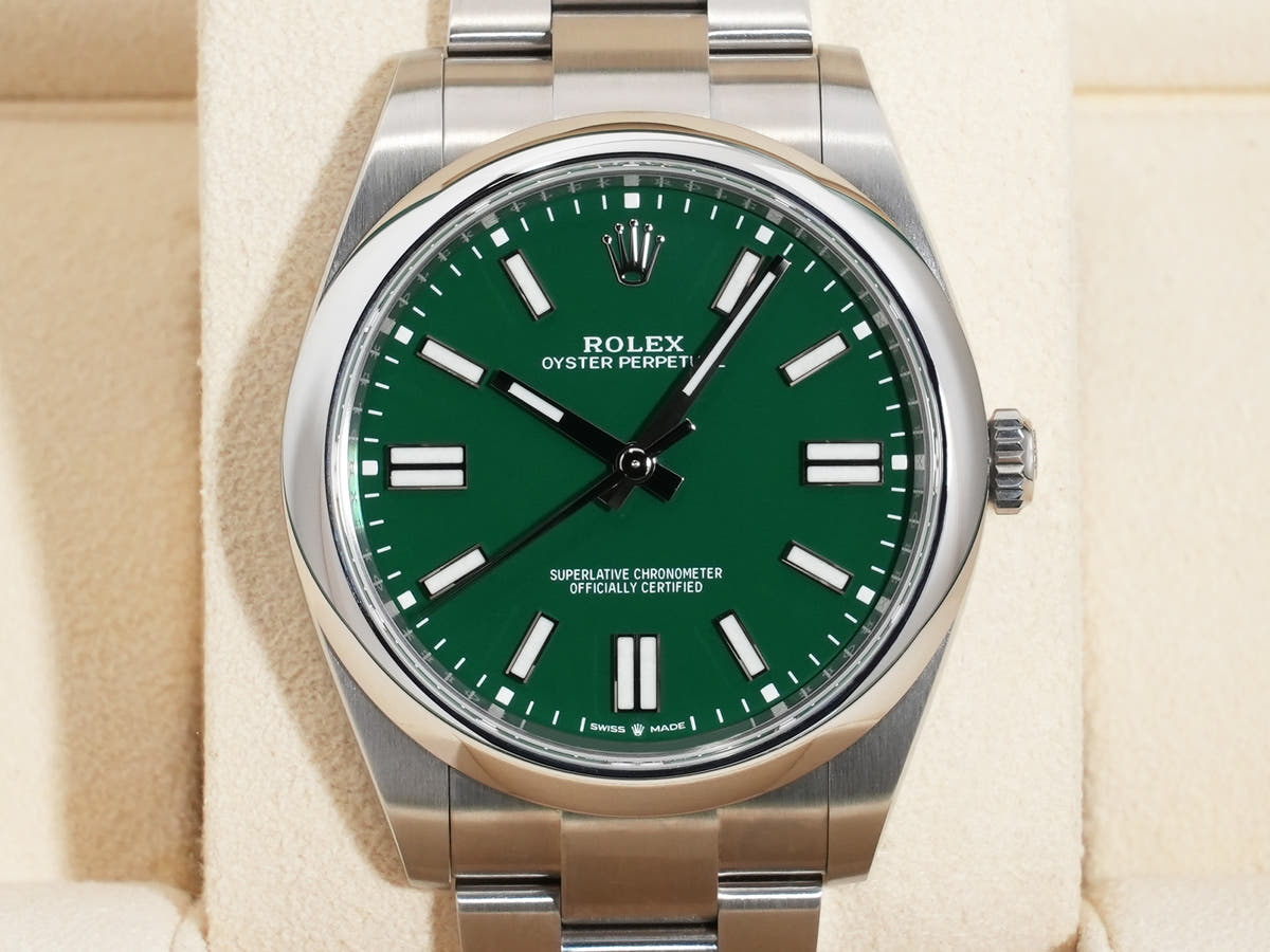 Rolex Oyster Perpetual 41 Ref.124300 SS Green Dial Unused uy2pgynd