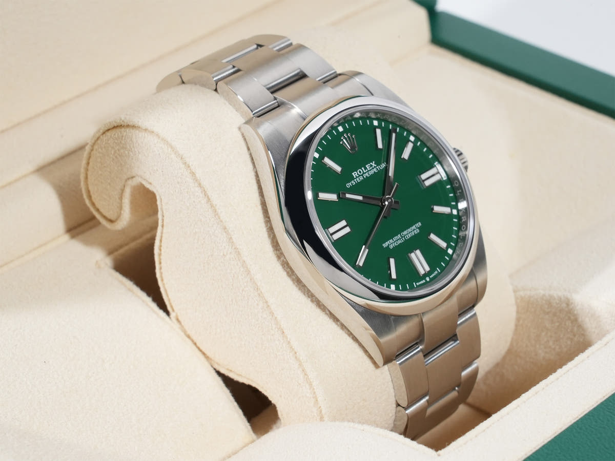 Rolex Oyster Perpetual 41 Ref.124300 SS Green Dial Unused uy2pgynd