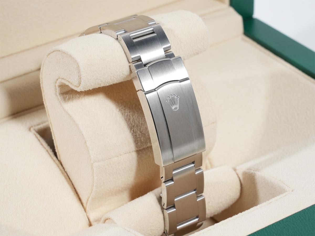 Rolex Oyster Perpetual 41 Ref.124300 SS Green Dial Unused uy2pgynd