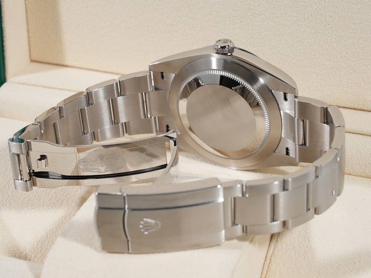 Rolex Oyster Perpetual 41 Ref.124300 SS Green Dial Unused uy2pgynd