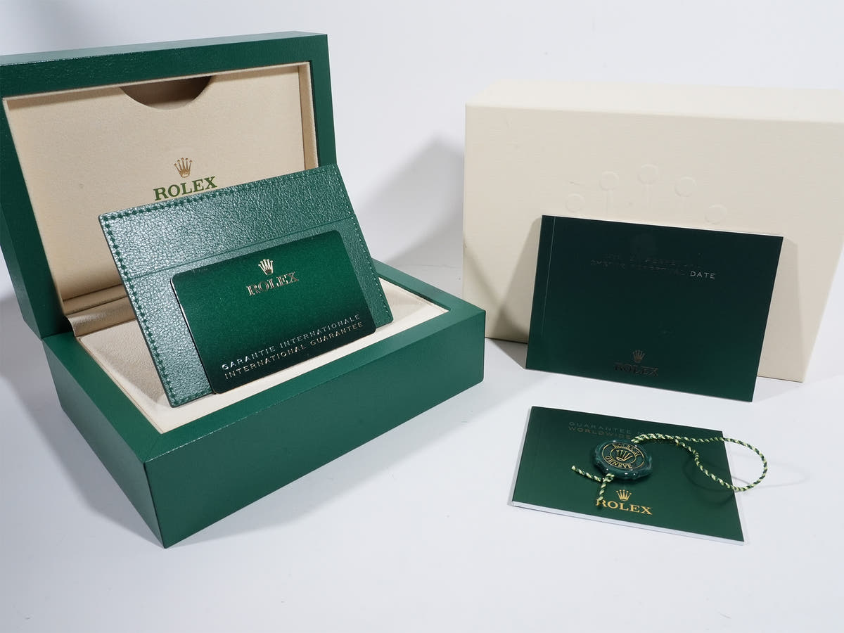 Rolex Oyster Perpetual 41 Ref.124300 SS Green Dial Unused uy2pgynd