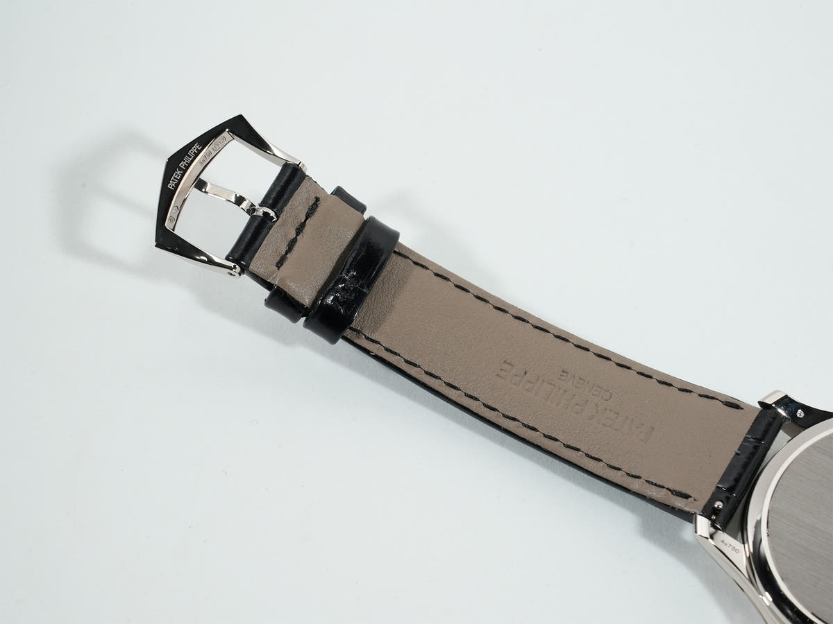 Patek Philippe Calatrava Ref.5227G-010 18KWG Black Dial Unused rmpo37ge