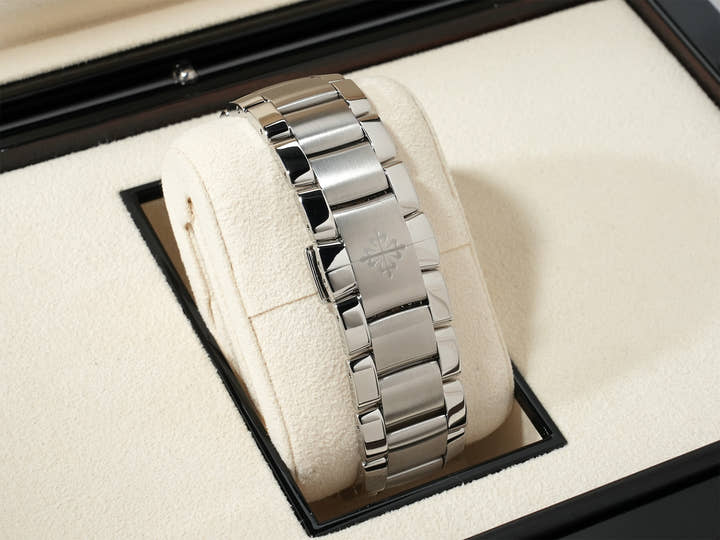 パテックフィリップ アニュアルカレンダー クロノグラフ Ref.5905/1A-001 ステンレススチール オリーブグリーン ソレイユ文字盤